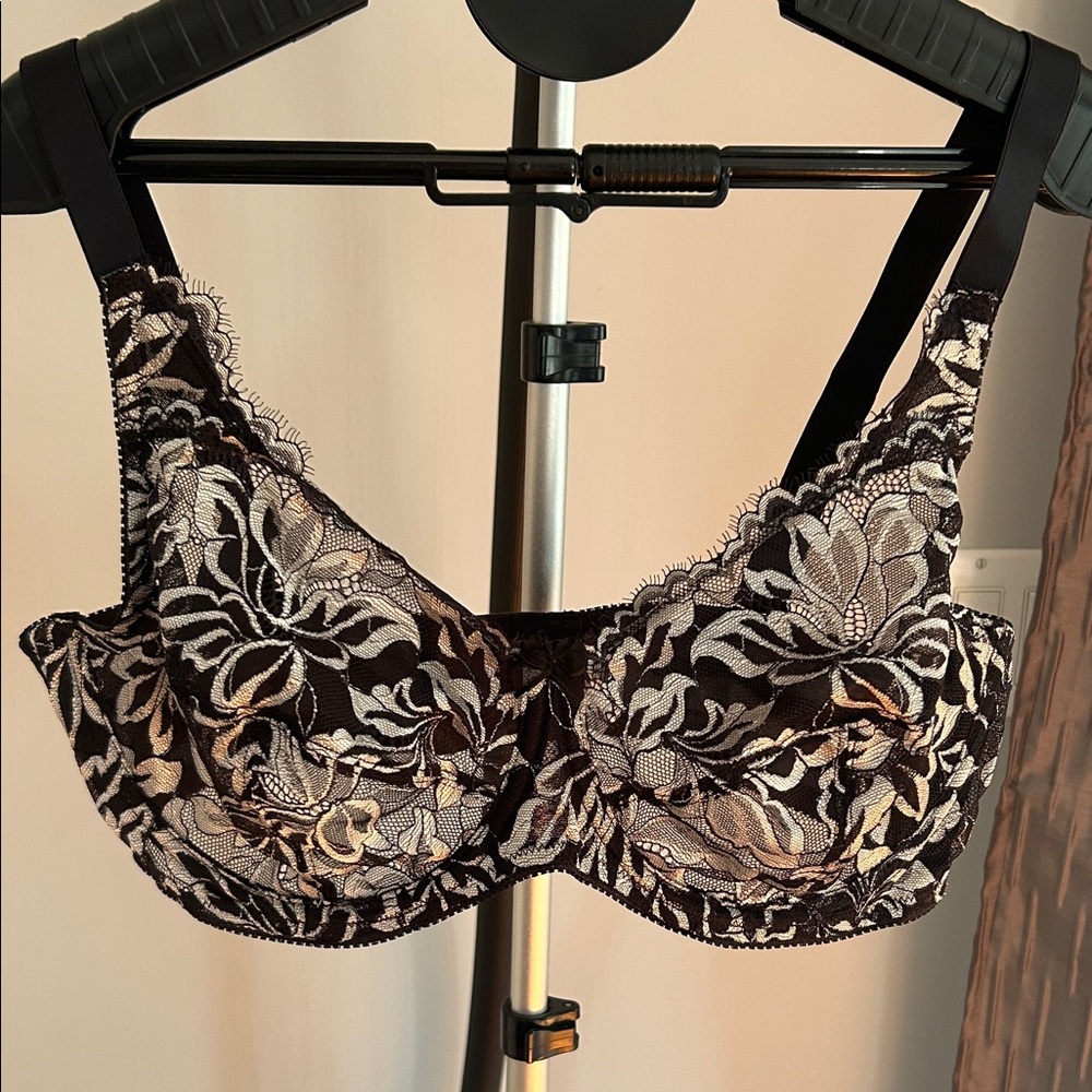 Wonderbra 38 D Black and Silver Floral Lace Bra